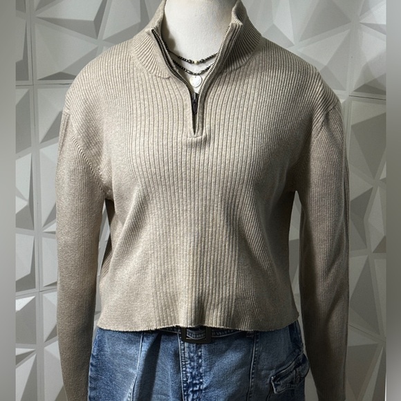 Cropped Sweater by Perry Ellis - Picture 1 of 3